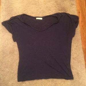 blue short sleeve shirt